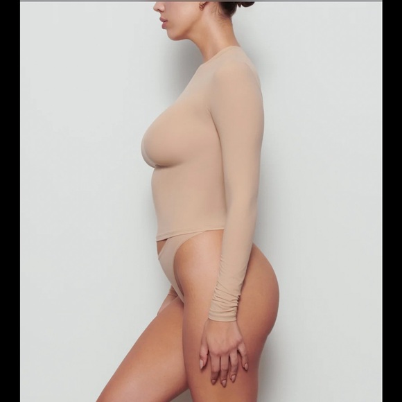 NWT SKIMS Fits Everybody Long Sleeve T-shirt in Clay - Picture 2 of 10